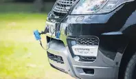  ?? FOTO: JAGUAR LAND ROVER ?? Land Rover setzt auf Kameratech­nik, die zum Beispiel Bilder vom direkten Nahbereich vor dem Auto liefert.