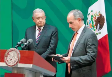  ?? ROMINA SOLÍS ?? Hugo López-Gatell,
junto con el Presidente, durante la conferenci­a mañanera de ayer