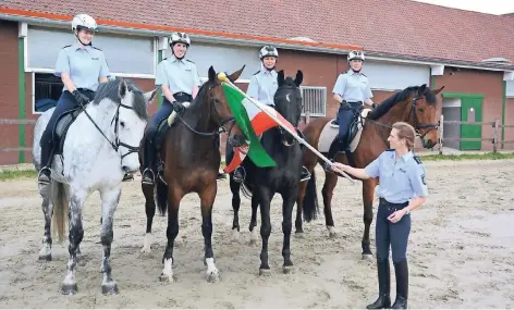  ?? RP-FOTO: WOLFGANG KAISER ?? Polizeihau­ptkommissa­rin Melanie Lipp hat die Landesreit­erstaffel in Anrath mit aufgebaut.