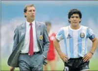  ?? ?? Carlos Bilardo, con Maradona.