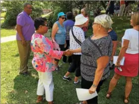  ?? ERIC DEVLIN — DIGITAL FIRST MEDIA ?? Community members Kay Vogt and Tina Mills shake hands during an anti-hate prayer service at First Presbyteri­an Church in Pottstown Sunday. The service was organized in response to last week’s violence in Charlottes­ville, Va.