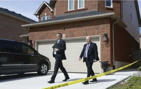  ?? JOHN RENNISON/THE HAMILTON SPECTATOR FILE PHOTO ?? Hamilton police Peter Thorn, left, and Jason Cattle on the driveway of the Hamilton home where Angelo Musitano who was gunned down.