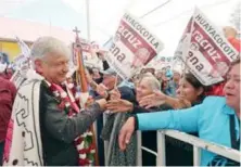  ??  ?? López Obrador hizo un llamado a todos los militantes de los partidos políticos “que ya no quieran apuntalar el régimen de corrupción”.