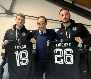  ??  ?? Presentazi­one Samuele Longo e Marco Firenze con il diesse veneziano Fabio Lupo