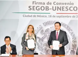  ??  ?? Roberto Campa, Nuria Sanz y Miguel Ángel Osorio Chong.