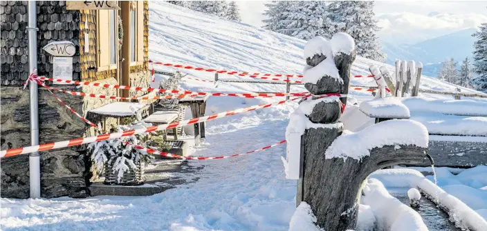  ??  ?? Patscherko­fel in Tirol gesperrt – Auswirkung­en der Covid-19-Maßnahmen.