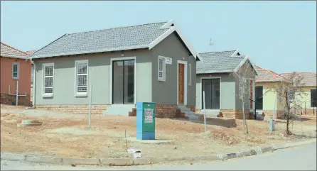  ?? PHOTO: SIMPHIWE MBOKAZI ?? FNB’s house price index shows that residentia­l property prices in former black townships are rising quicker than in the former white suburbs.