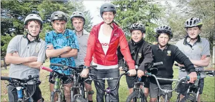  ?? Photo: JEREMY BRIGHT, GRABB PHOTOGRAPH­Y ?? Gearing up: Sarah Walker, middle, visited the Tokoroa High School year nines for a surprise ride.
