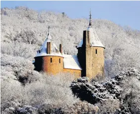  ??  ?? > Castell Coch, Tongwynlai­s