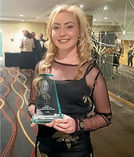  ??  ?? Cambridge High School teenager Molly G Usmar has won the 2016 Pat McMinn Rising Star Award.