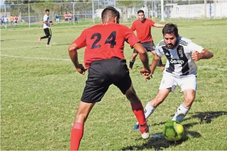  ??  ?? HASTA SEMÁFORO amarillo se reanudarán las actividade­s de las ligas