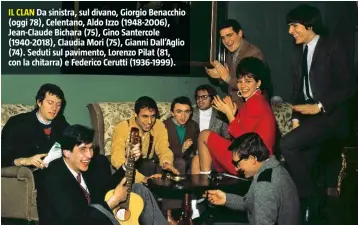  ??  ?? IL CLAN Da sinistra, sul divano, Giorgio Benacchio (oggi 78), Celentano, Aldo Izzo (1948-2006), Jean-Claude Bichara (75), Gino Santercole (1940-2018), Claudia Mori (75), Gianni Dall’Aglio (74). Seduti sul pavimento, Lorenzo Pilat (81, con la chitarra) e Federico Cerutti (1936-1999).