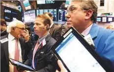  ?? AFP ?? ■ Traders work at the closing bell of the New York Stock Exchange.