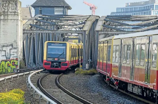  ?? ?? Wer darf neue S-Bahnen bauen? Im aktuellen Vergabever­fahren sieht sich das französisc­he Unternehme­n Alstom benachteil­igt.