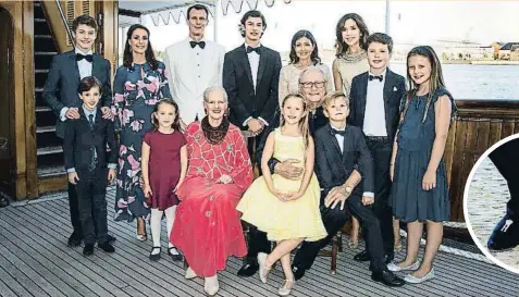  ?? CASA REIAL DE DINAMARCA ?? FAMILIA FELIZ La familia real danesa celebró el 18.º cumpleaños del príncipe Nicolás. El abuelo gruñón fue bienvenido, pero reivindicó su estatus con sus reales pantuflas