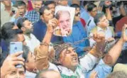  ?? AP ?? Supporters of opposition Pakistan Muslim Leaguen shouting slogans outside a court in Lahore on Saturday.