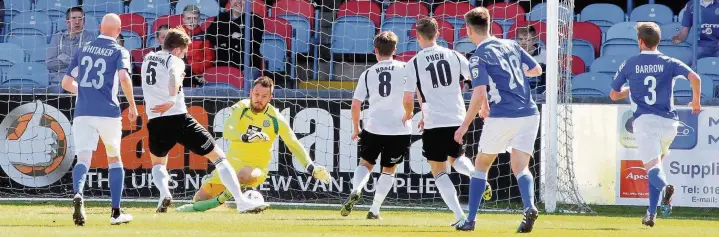  ?? Simon Pendrigh ?? ●● Macclesfie­ld goalkeeper Rhys Taylor denies Dartford’d Elliott Bradbrook during Saturday’s 2-0 victory at the Moss Rose. See pages 74 and 75 for match report