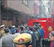  ?? SANCHIT KHANNA/HT PHOTO ?? As a drill, 4 tenders were sent, not expecting it to be a five-storeyed building with 63 labourers trapped inside.
