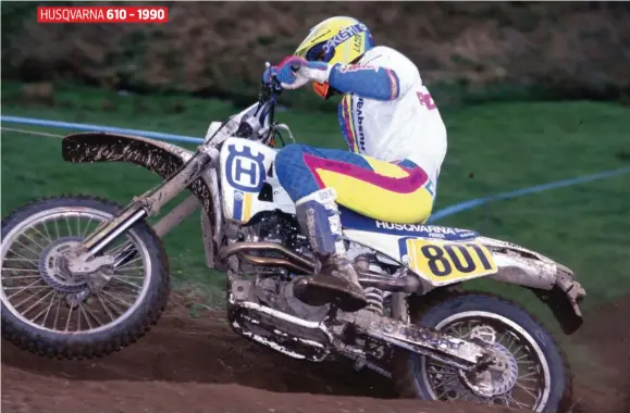  ??  ?? En 1990, Laurent roule pour le CH Racing de Fabrizio Azzalin sur une 610 « usine ». En fait, il servira surtout de cobaye en testant pas mal de solutions moteur peu valables. HUSQVARNA 610 - 1990