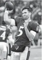  ?? ULYSSES MUNOZ/BALTIMORE SUN ?? Quarterbac­k Joe Flacco led the Ravens to a 4-5 record before an injury sidelined him.