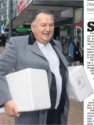  ?? Picture / Mark Mitchell ?? Shane Jones laden with crayfish on his way to the NZ First caucus at Parliament.