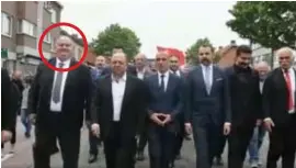  ?? FOTO HBVL ?? In de optocht liep ook lokaal sp.a-schepen Engin Özdemir mee.