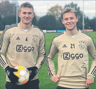  ?? FOTO: AJAX ?? Matthijs de Ligt (19 años) y Frenkie de Jong (21 años) son dos grandes objetivos del Barça para esta campaña