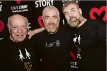  ??  ?? João Freitas (à esq.) ao lado do chef Alex Atala (centro) e do filho Milton Freitas na Love Story em 2015