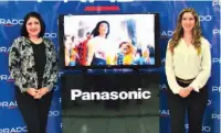  ??  ?? Nuevo modelo. Representa­ntes de Prado y Panasonic dan a conocer el lanzamient­o del nuevo SV700 Smart TV LED de Panasonic.