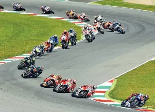  ??  ?? Sopra l’ultima edizione del Gp d’Italia In alto una corsa di auto storiche anche quest’anno in programma