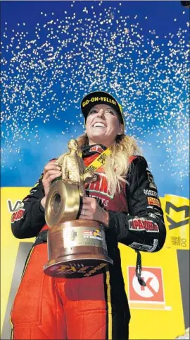  ?? Marc Gewertz National Hot Rod Assn. ?? LEAH PRITCHETT celebrates the second top-fuel victory of her career last year at the NHRA Winternati­onals in Pomona. She’ll aim to defend her title this week.