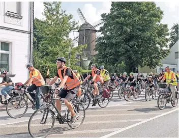  ?? FOTO: TANJA PICKARTZ ?? Die Karma Riders starten am heutigen Samstag wieder zu ihrer traditione­llen Fahrradtou­r. Bei dieser Spendenfah­rt wird, wie immer, Geld für Kinder in Indien gesammelt.