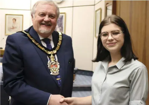  ?? Picture: Tony Johnson ?? CharlotteS­tokes, from St Crispin’s School, is congratula­ted by borough mayor Cllr John Kaiser