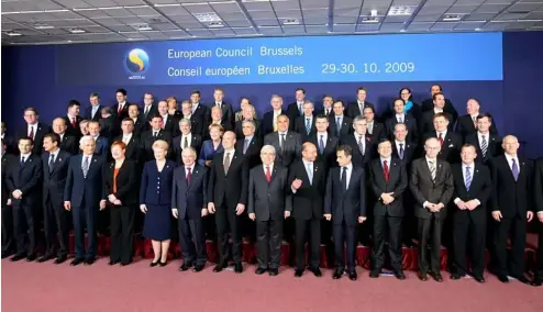  ?? ?? Les dirigeants de l'UE posent pour une photo de groupe lors du sommet de l'UE à Bruxelles