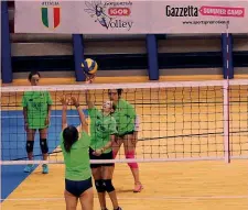  ??  ?? Una partita di pallavolo, uno degli sport più gettonati tra le ragazze