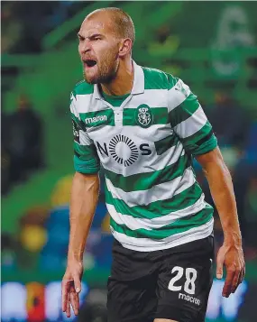  ??  ?? Luiz Phellype deu a melhor resposta na ausência da grande referência do ataque, Bas Dost, e baralhou contas a Marcel Keizer para o onze