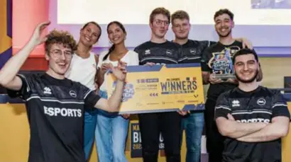  ?? FOTO RED BULL CONTENT POOL ?? Het E-sportteam van PXL trekt in december naar Brazilië voor de wereldfina­le van de studentenc­ompetitie rond shootergam­e ‘Valorant’.