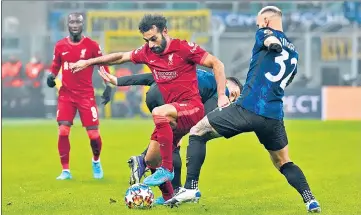  ?? ?? Liverpool’s Mohamed Salah (C) looks to dribble past a couple of Inter Milan players at San Siro on Wednesday.