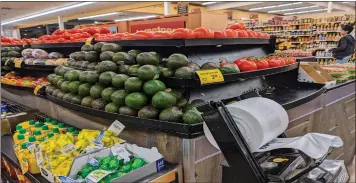  ?? PAUL ROGERS — BAY AREA NEWS GROUP ?? Under a new bill signed by Gov. Gavin Newsom, grocery stores in California will be required to phase out single-use plastic produce bags, like these in a Safeway store in Santa Cruz on Monday. Stores can replace them with either recycled paper bags or compostabl­e plastic bags that break down naturally.