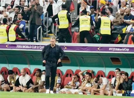  ?? AP ?? EL FUTURO EN EL AIRE
El fracaso de Alemania en el Mundial de Qatar, cayendo en la fase de grupos, deja en el aire la continuida­d de Hans-Dieter Flick en el banquillo de la selección.