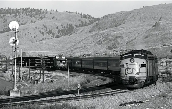  ?? ?? A tad off its 6 a.m. scheduled arrival in Kamloops, B.C., eastbound VIA CN No. 4 waits for a westbound train to pass at Kissick, 6 miles west of town. This version of CN’s VIA locomotive scheme has a yellow pilot, obviously not weathering well. Subsequent repaints had black pilots.