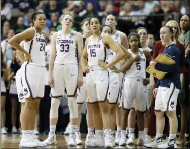  ?? TONY GUTIERREZ — THE ASSOCIATED PRESS ?? Members of the UConn women’s basketball team look on from the bench area during Friday’s loss to Mississipp­i State.