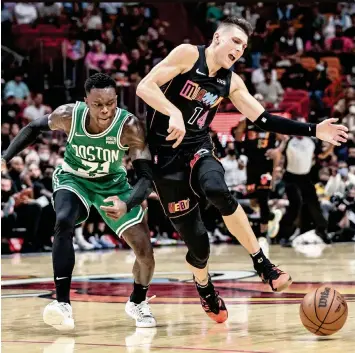  ?? AL DIAZ adiaz@miamiheral­d.com ?? Heat guard Tyler Herro, who entered Thursday’s game averaging 22.4 points, was limited to six points on 3-of-11 shooting in the loss against Boston at the FTX Arena in Miami.
Everything went wrong for the Heat in a blowout loss to the Celtics, including an injury to Kyle Lowry.