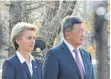  ?? FOTO: DPA ?? Maulkorb für die Bundeswehr gegenüber Abgeordnet­en – heikel für Ursula von der Leyen, die gestern in der Mongolei war, hier mit Amtskolleg­e Nyamaa Enkhbold.