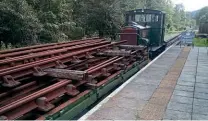  ?? GLYN THOMAS/GVR ?? Planet 0-4-0DH No. 4006 with Carfit C wagon No. DB 748120 in the platform at Pontycymer on September 11.