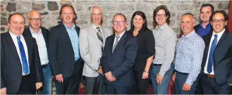  ?? Crédit photo : Jean Rodier - Autojourna­l ?? Sur la photo : Pierre Langlois, Patrice Demers, Marcel Lacasse, Charles Lessard, Claude Plamondon, Julie Paré, Nicholas Thibault, Gino Demers, François Roy et Charles Drouin, chef de la direction de la Corporatio­n Mobilis.