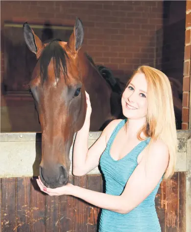  ?? Picture: Greg Mulford ?? BEAUTIES. Model Jennifer-Ann Pugh with Janoobi ahead of Guineas Day at Turffontei­n Racecourse today. According to assistant trainer Mathew de Kock, Janoobi ‘is at peak fitness and has the form’ to win the R1 million Betting World Gauteng Guineas (Grade...