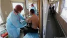  ??  ?? Residents of the Irkutsk region are being vaccinated against COVID in a specially outfitted medical train