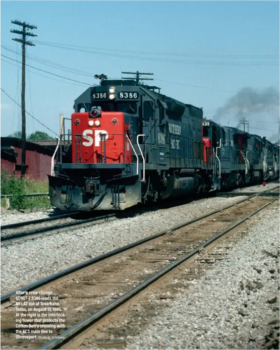  ?? Scott D. Lindsey ?? After a crew change, SD40T-2 8386 leads the MFLAT out of Texarkana, Texas, on August 31, 1985. At the right is the interlocki­ng tower that protects the Cotton Belt’s crossing with the KCS main line to Shreveport.