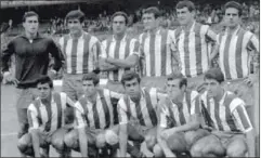  ??  ?? ONCE. Éste es el primer once del Atlético que jugó en el Manzanares.